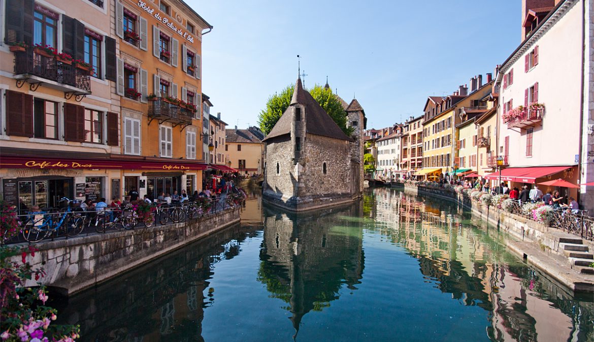 Quels sont les attraits touristiques qui font d’Annecy l’une des meilleures destinations en France ?